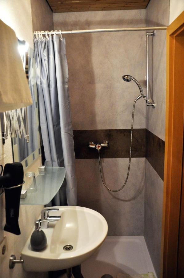 Pension Hirsch Лехбрук Экстерьер фото